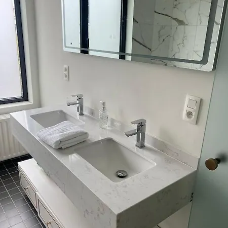 Luxury 2-bedroom Apart